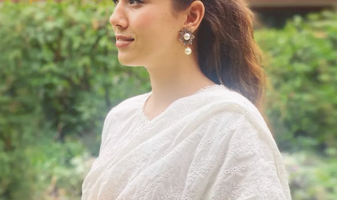 Mira Rajput wore an off-white embroidered kurta set that served summer fashion goals.
