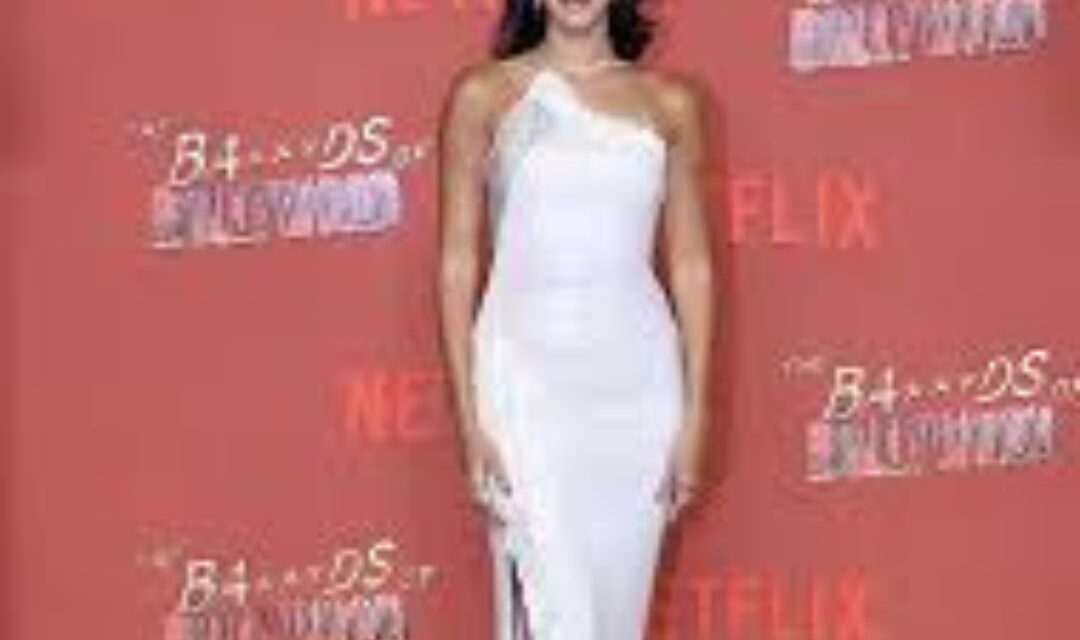AnanyaPanday in a ‘tanned’ look at The Ba***ds of Bollywood premiere garners varied reactions