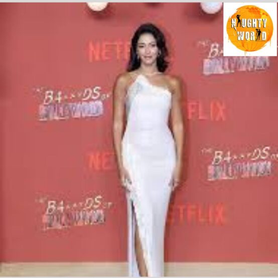 AnanyaPanday in a ‘tanned’ look at The Ba***ds of Bollywood premiere garners varied reactions