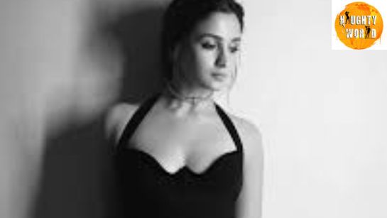 Alia Bhatt at the Filmfare OTT Awards dazzled in a black outfit