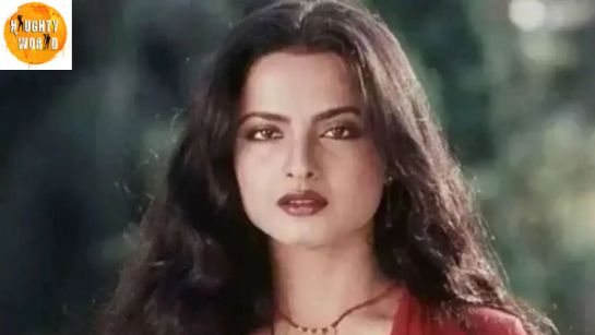 Rekha, at 71, spreads Christmas cheer in a gorgeous festive look