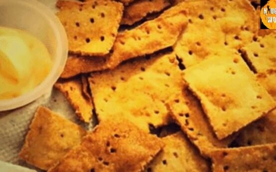 Homemade multigrain crackers A healthy air-fried delight.