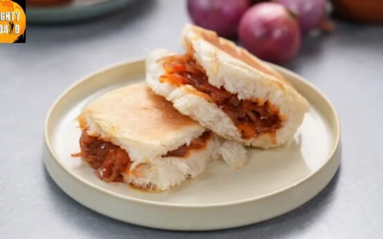 Pyaz Tamatar Buns A quick desi snack.